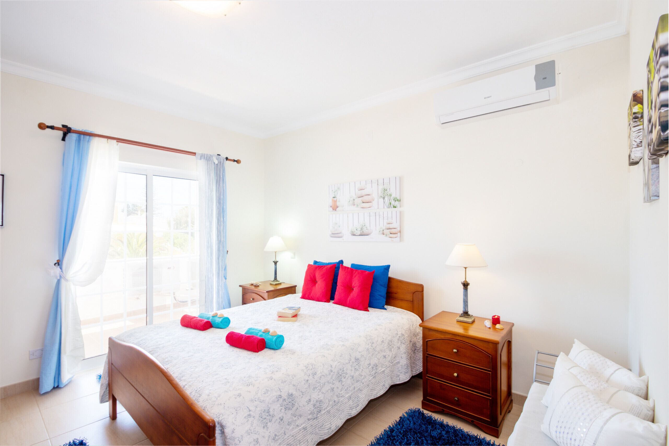 6 chambres, fer et planche à repasser, Wi-Fi gratuit, draps fournis