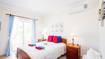 6 chambres, fer et planche à repasser, Wi-Fi gratuit, draps fournis