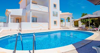 Elegant Villa with Heatable Pool and BBQ