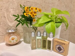 Free toiletries, hair dryer, slippers, towels - Artvilla Village (Xihu)