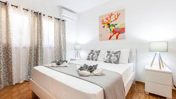D View 4 You / 4 Bedroom Villa Apartment | Trang trí khác biệt, trang bị nội thất với thiết kế riêng biệt, bàn