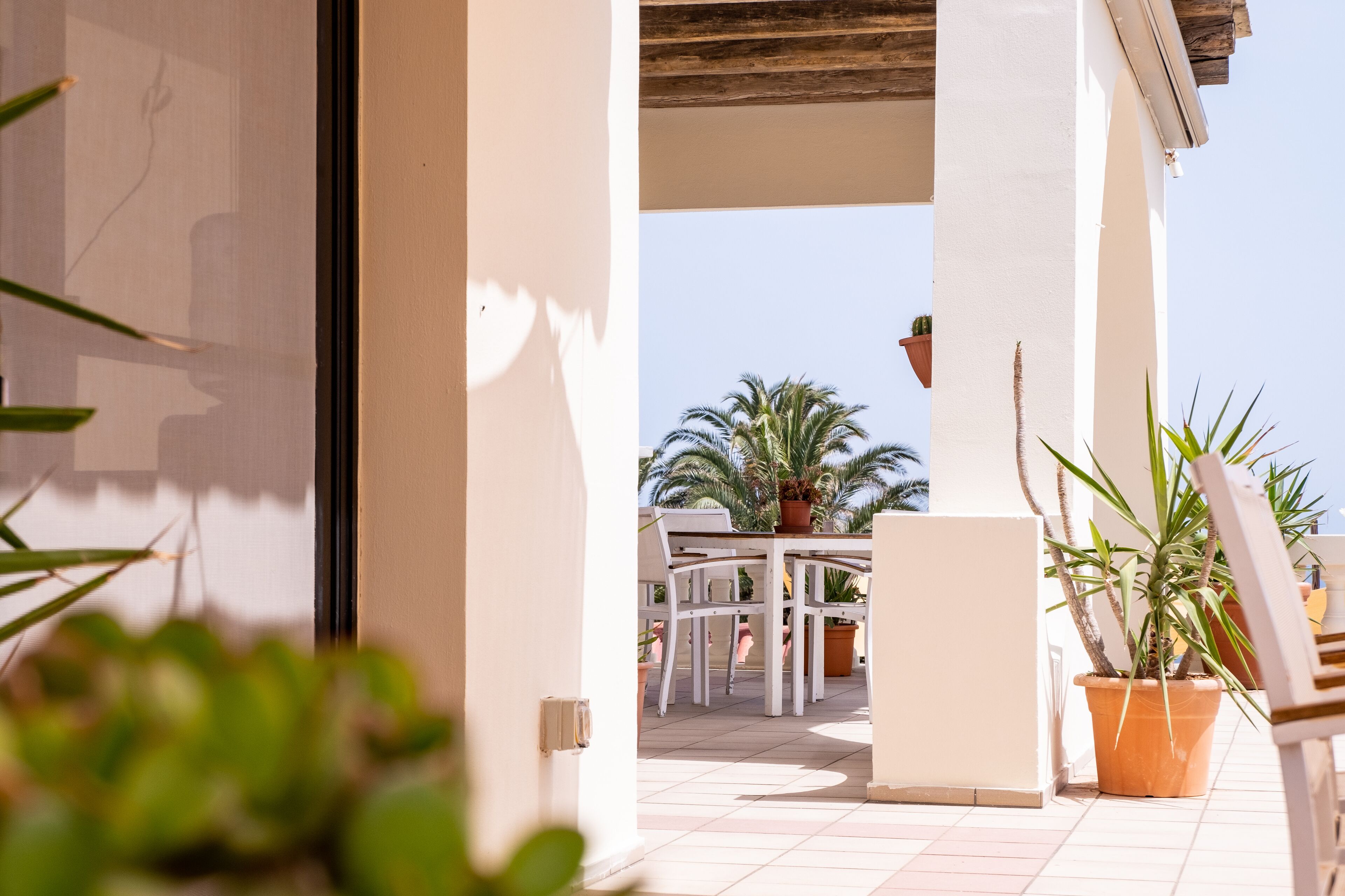 D View 4 You / 4 Bedroom Villa Apartment | Hiên