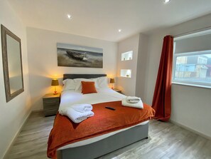 Kennedy House, 2 Bed, Ground Floor | Soundproofing, iron/ironing board, free WiFi, bed sheets
