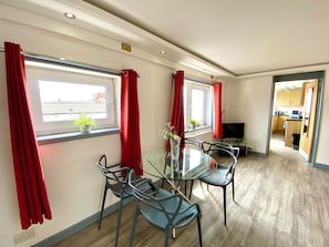 Apartment, 1 Double Bed with Sofa bed | In-room dining