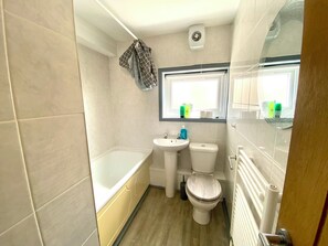 One-Bedroom Apartment | Bathroom | Hair dryer, towels