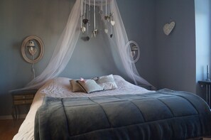 Room, Sea View (Amour) | Premium bedding, individually decorated, individually furnished - Maison du Carrec (Paimpol)