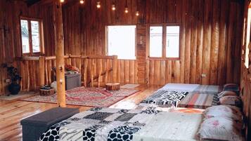 Family Room | Free WiFi, bed sheets