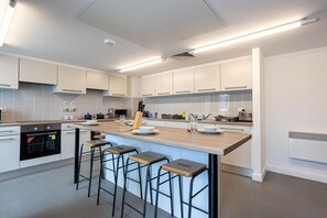 Stovetop, electric kettle