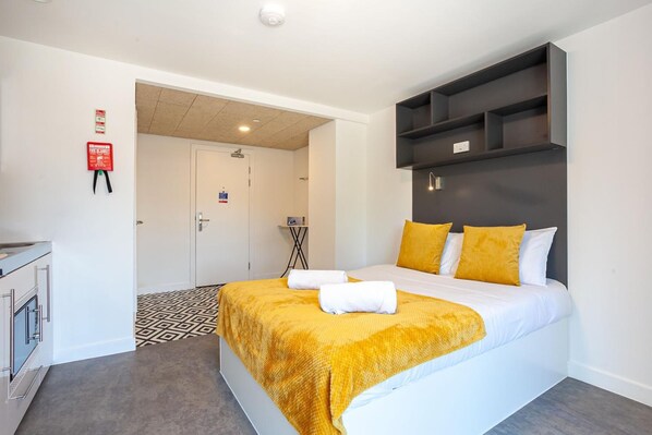 Desk, free WiFi, bed sheets