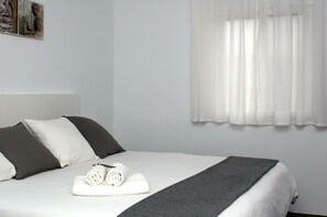 6 bedrooms, WiFi, bed sheets