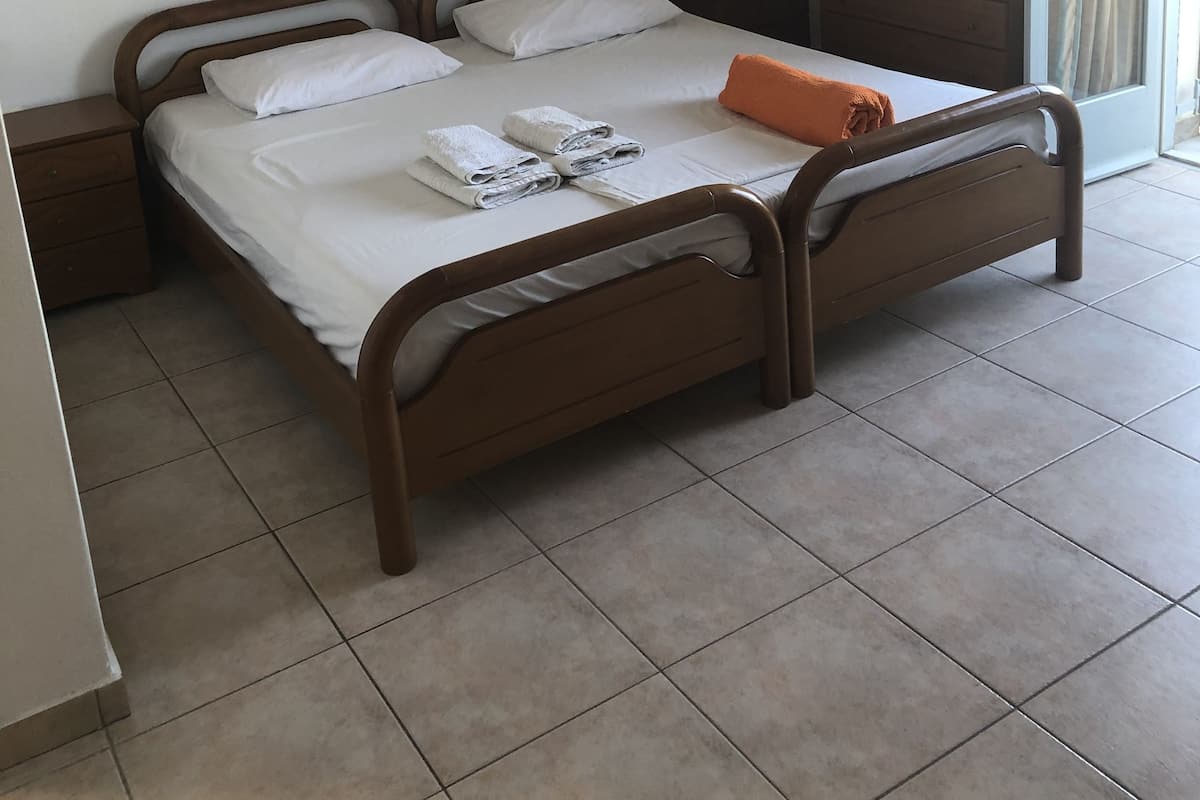 Coffres-forts dans les chambres, fer et planche à repasser