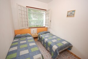 Apartment, 3 Schlafzimmer (D-8) | Zimmersafe, Babybetten, Bettwäsche