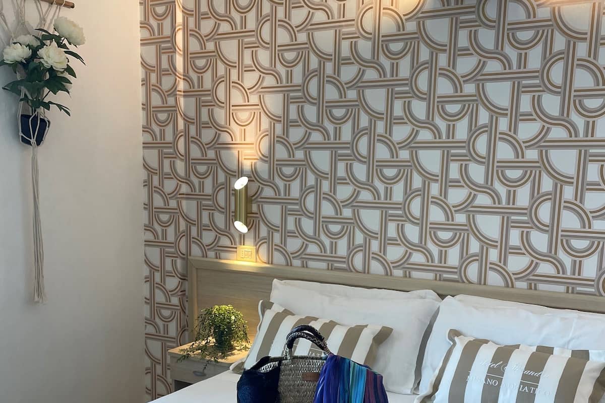 Luxe beddengoed, donzen dekbedden, een kluis op de kamer