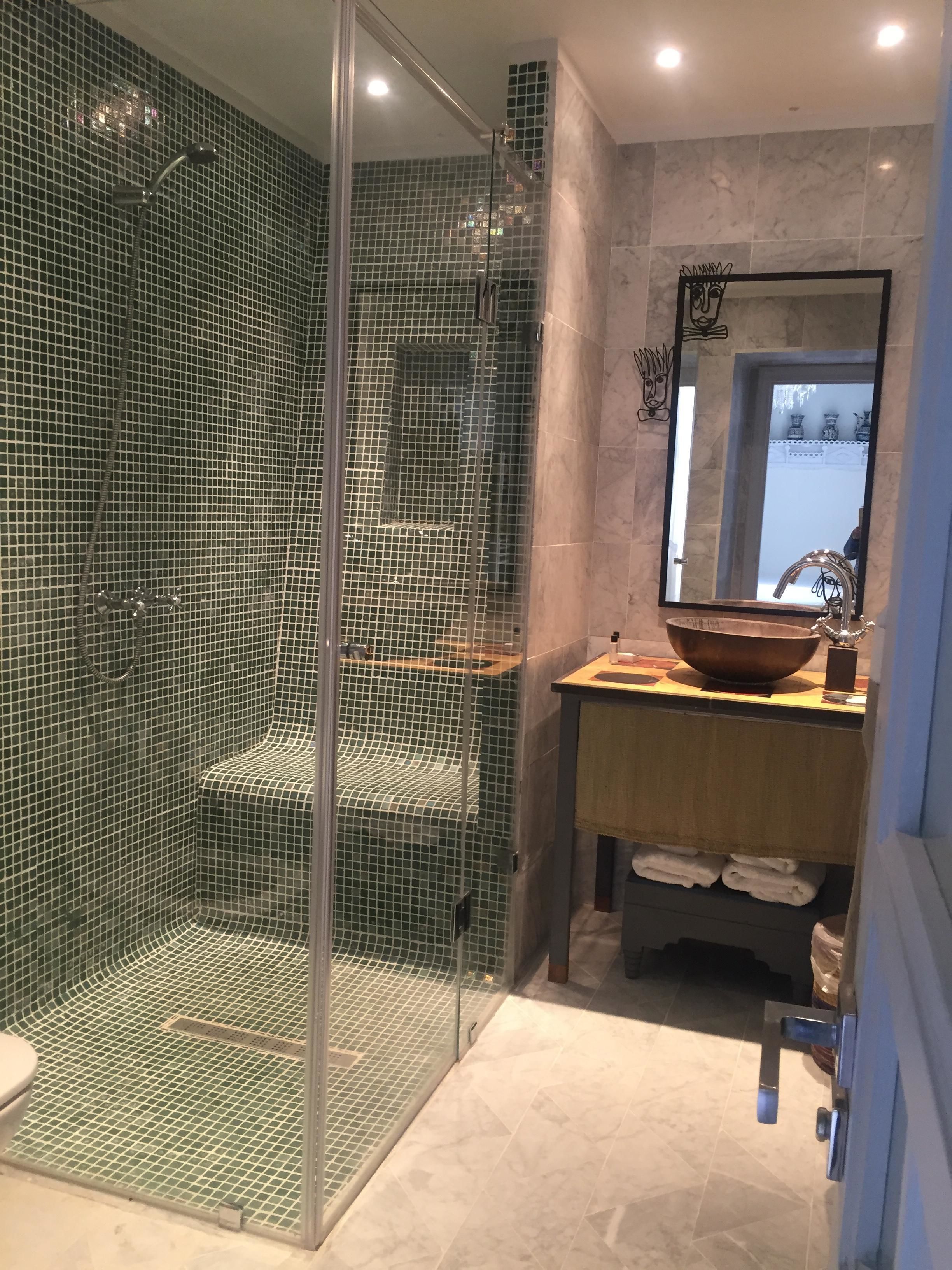 Deluxe Double Room, Private Bathroom | Bathroom