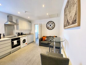 Winter Gardens, 1 Bed Studio (A2) | Private kitchen | Fridge, microwave, stovetop, electric kettle