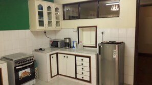 Fridge, microwave, oven, stovetop - Condor House: Spacious 3 Bedroom Apartment, fully furnished with swimming pool (Nairobi)