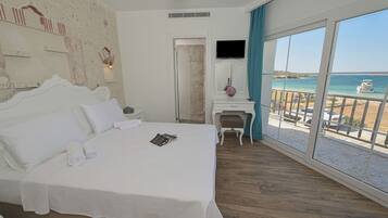 Deluxe Double Room, Sea View | Premium bedding, soundproofing, free WiFi, bed sheets