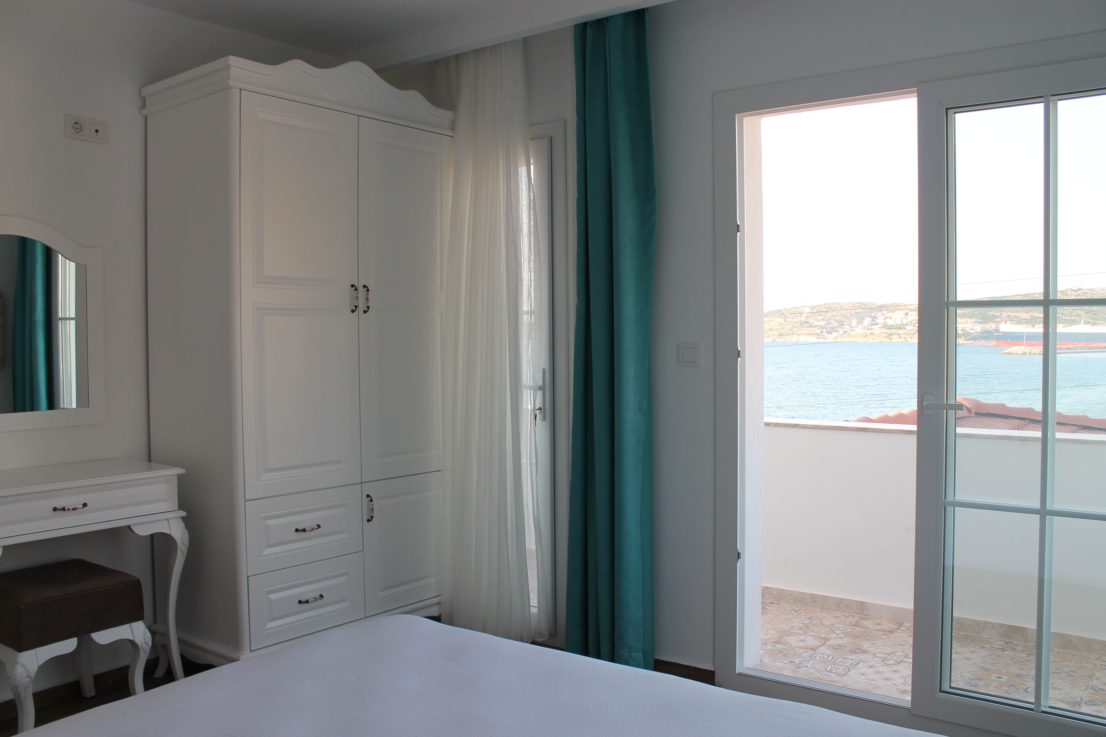 1 bedroom, premium bedding, soundproofing, free wifi