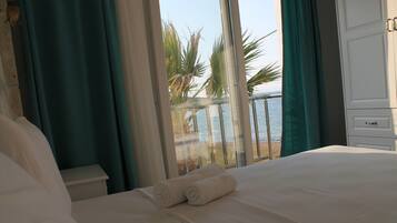 Premium bedding, soundproofing, free WiFi, bed sheets