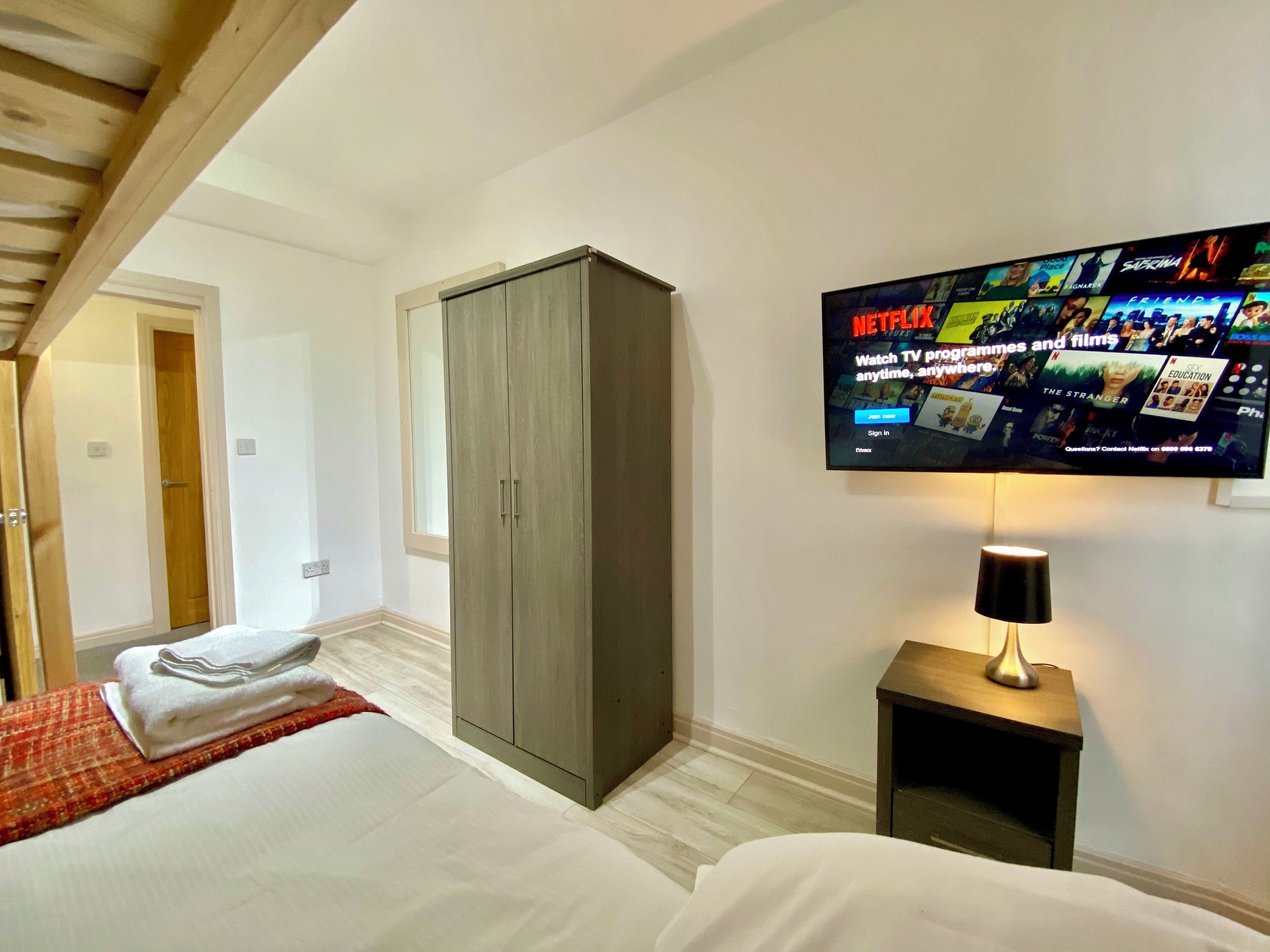 Apartment | Desk, iron/ironing board, free WiFi, bed sheets