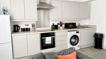 Apartment | Private kitchen | Full-sized fridge, microwave, oven, stovetop