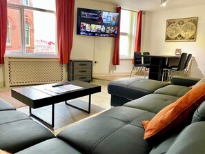 Living area - Simpson Beach View Apartments (Blackpool)