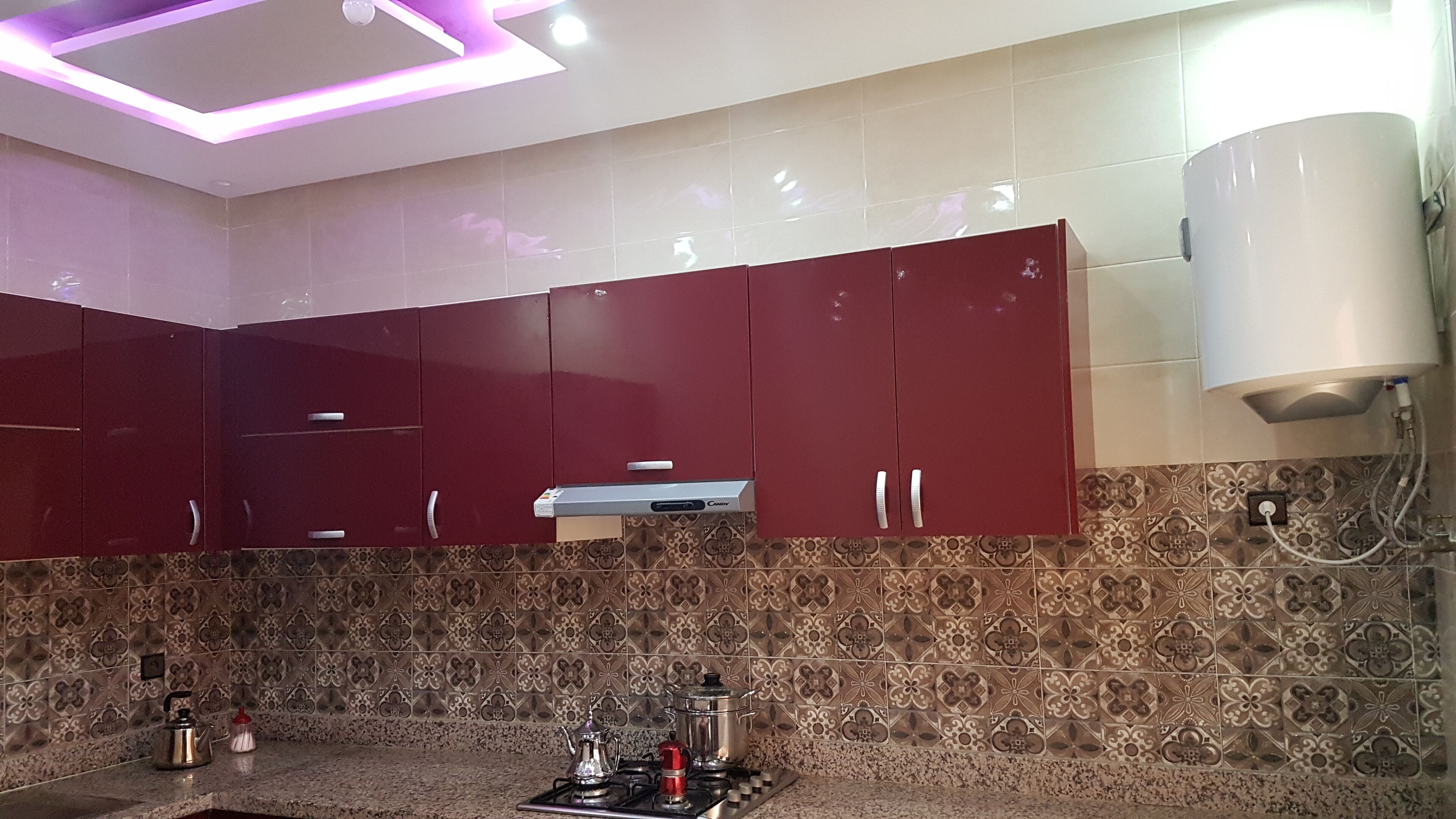 Fridge, oven, stovetop, coffee/tea maker