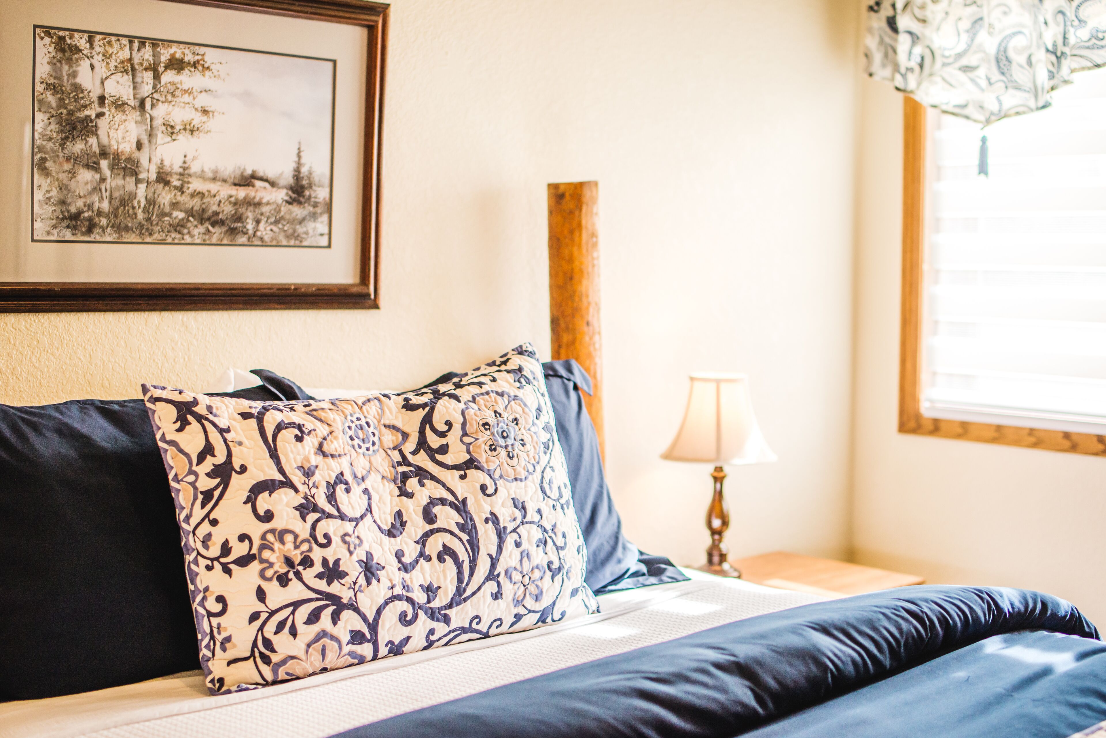 2 habitaciones, tabla de planchar con plancha y cuna de viaje 