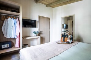 1 bedroom, desk, soundproofing, iron/ironing board - Meteora boutique villa A (Kalampaka)