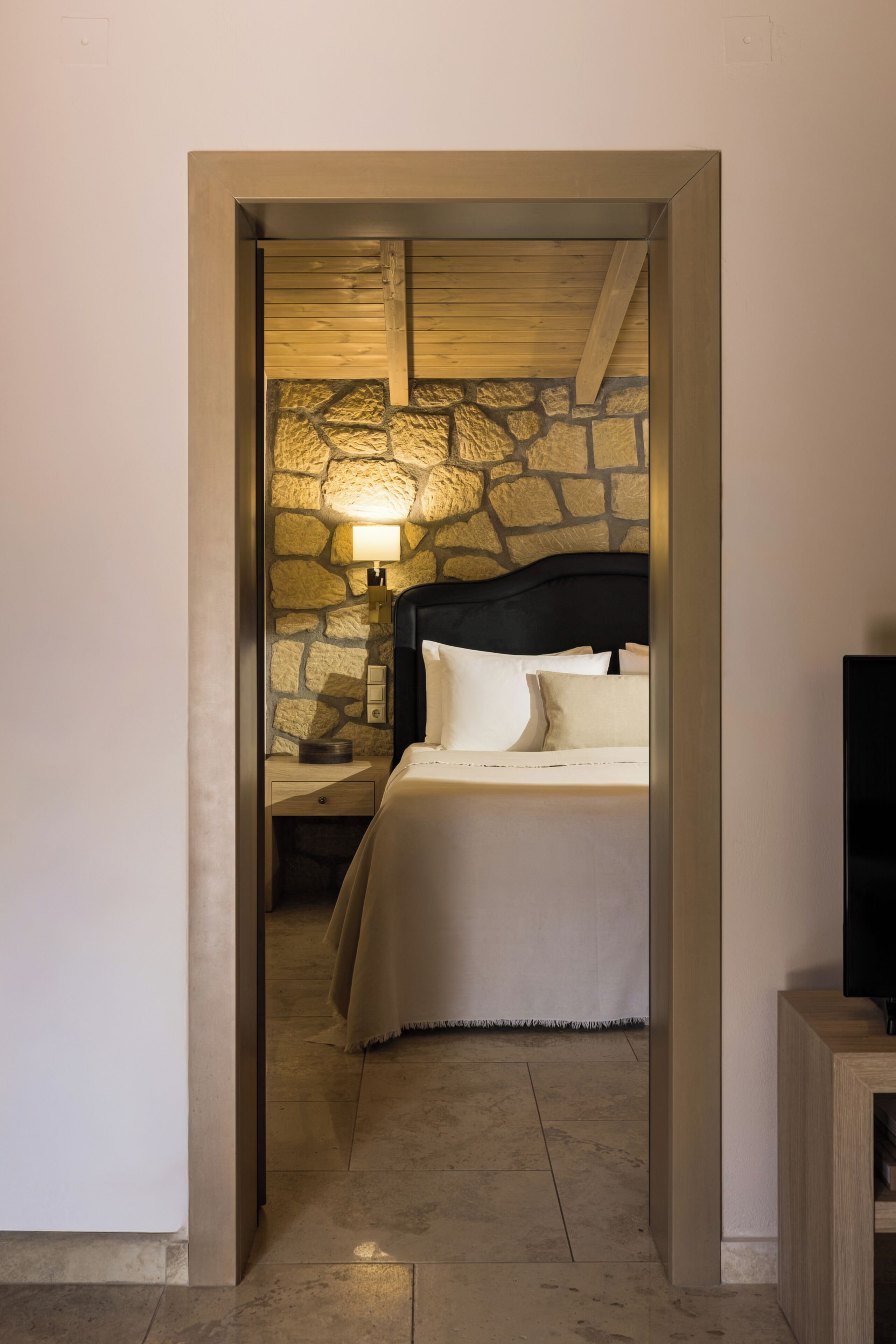 1 chambre, bureau, chambres insonorisées, fer et planche à repasser