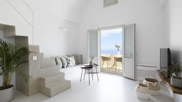 Suite, 2 Bedrooms, Hot Tub (Outdoor Heated 1) | Living room | 42-inch Smart TV with satellite channels, TV, Netflix