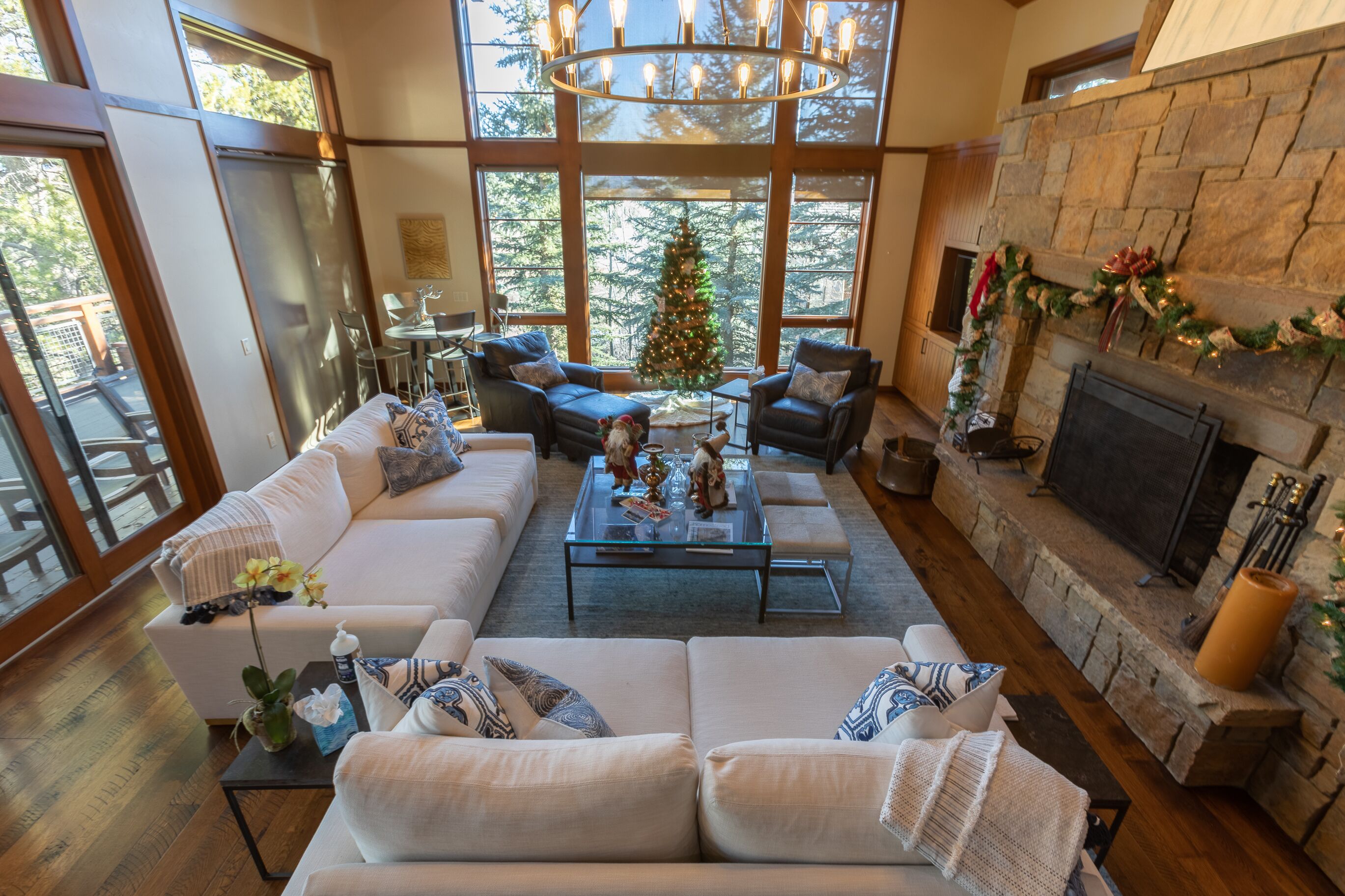 Trinity:  Granite Ridge Luxury!  Hot tub, fireplace! Sleeps 8+