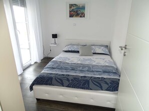 4 chambres, fer et planche à repasser, accès au Wi-Fi (inclus)