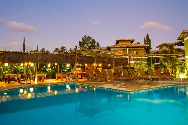 2 outdoor pools