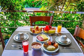Free daily buffet breakfast - Vila Miola Hotel (Porto Seguro)