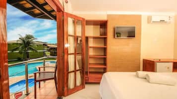 Deluxe Quadruple Room | Minibar, in-room safe, free WiFi, bed sheets