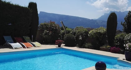 GROSSE VILLA IN RUHIGEM 160m2