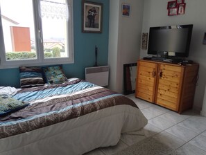 4 chambres, fer et planche à repasser, accès Internet, draps fournis