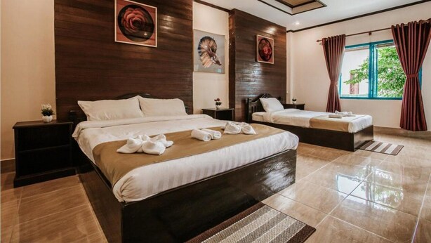 Family Room | Ruang tamu | TV skrin rata 