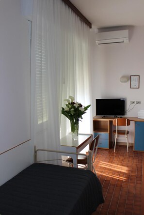 Free WiFi, bed sheets - Hotel Emma (Cattolica)