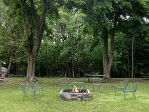 Courtyard - Green Buoy Resort (Onekama)