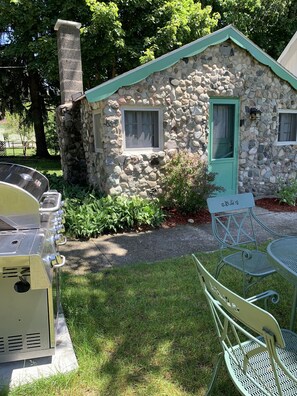Terrace/patio - Green Buoy Resort (Onekama)