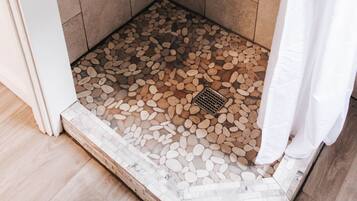 M22 Stone Cottage | Bathroom | Shower, hair dryer, towels