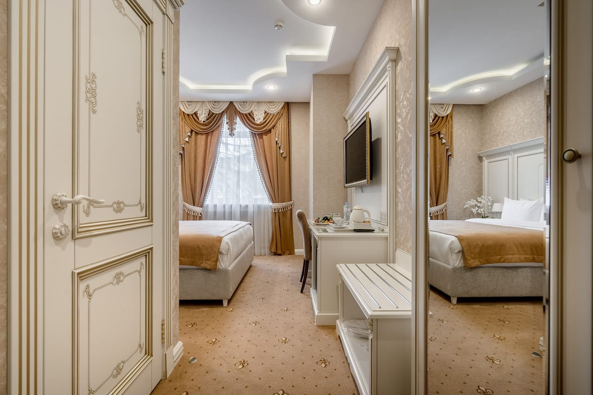 standard double room | hypo-allergenic bedding, desk, free cots/infant beds, free wifi