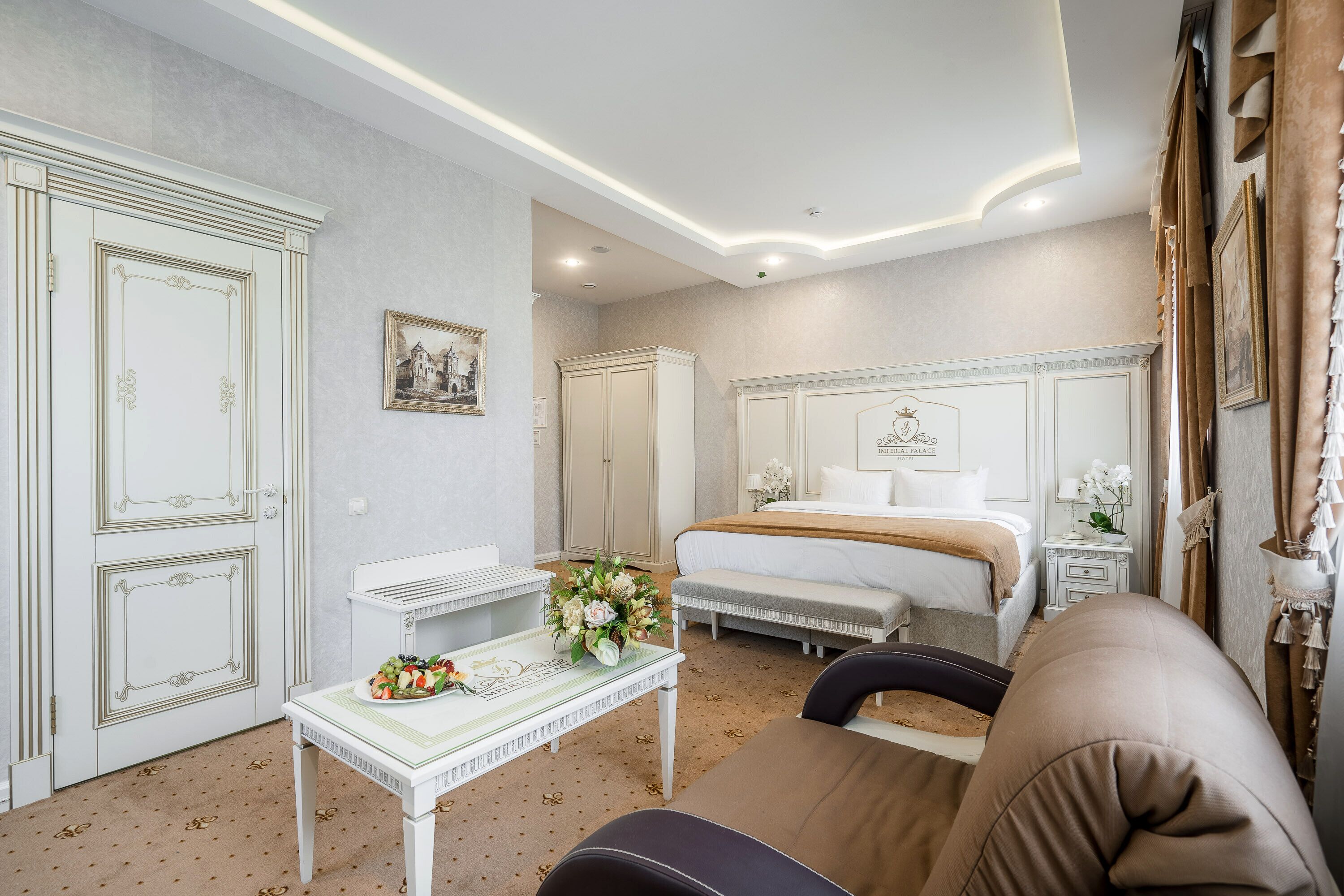 family room | hypo-allergenic bedding, desk, free cots/infant beds, free wifi