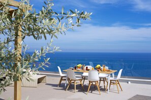 Villa | Terrace/patio - Exceptional Sea Front Villa in Skala (Kefalonia)