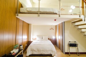 ห้องแฟมิลี่สำหรับสี่ท่าน, วิวเมือง | ห้องน้ำ | ฝักบัว, ของใช้ในห้องน้ำฟรี, ไดร์เป่าผม, รองเท้าสวมภายในห้อง
