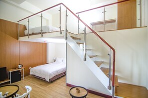 家庭四人房, 城市景观 | 办公桌、遮光窗帘、折叠床/加床（额外收费）、免费 WiFi