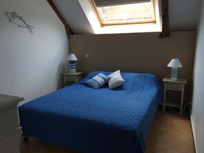 1 habitación, decoración personalizada y muebles diferentes 
