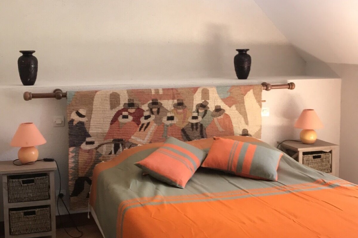 1 habitación, decoración personalizada y muebles diferentes 